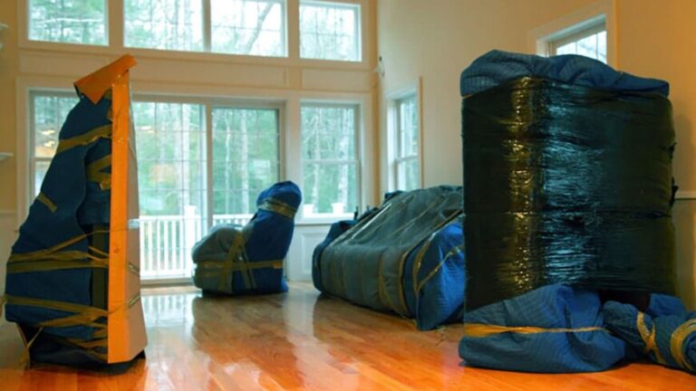 Toronto movers. Residential moving services by Great Toronto Movers. Packed, and protected living room items.